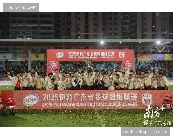 新赛季足球联赛拉开帷幕，各队争夺冠军荣耀激战正酣