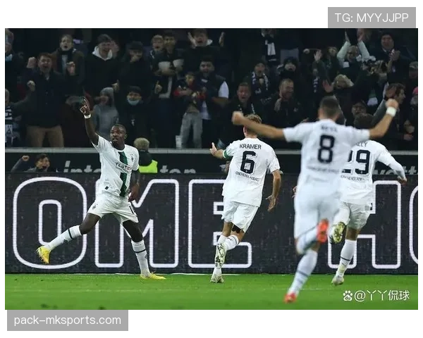 德甲门兴更衣室气氛升温,球队士气高涨迎接新赛季挑战 德甲门兴更衣室气氛升温,球队士气高涨迎接新赛季挑战