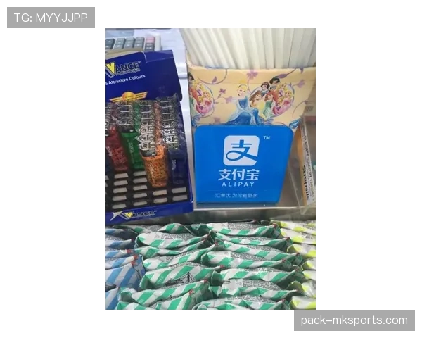 拉菲尼亚拎着一个小袋子下车，看到牌子那一刻我怀疑人生